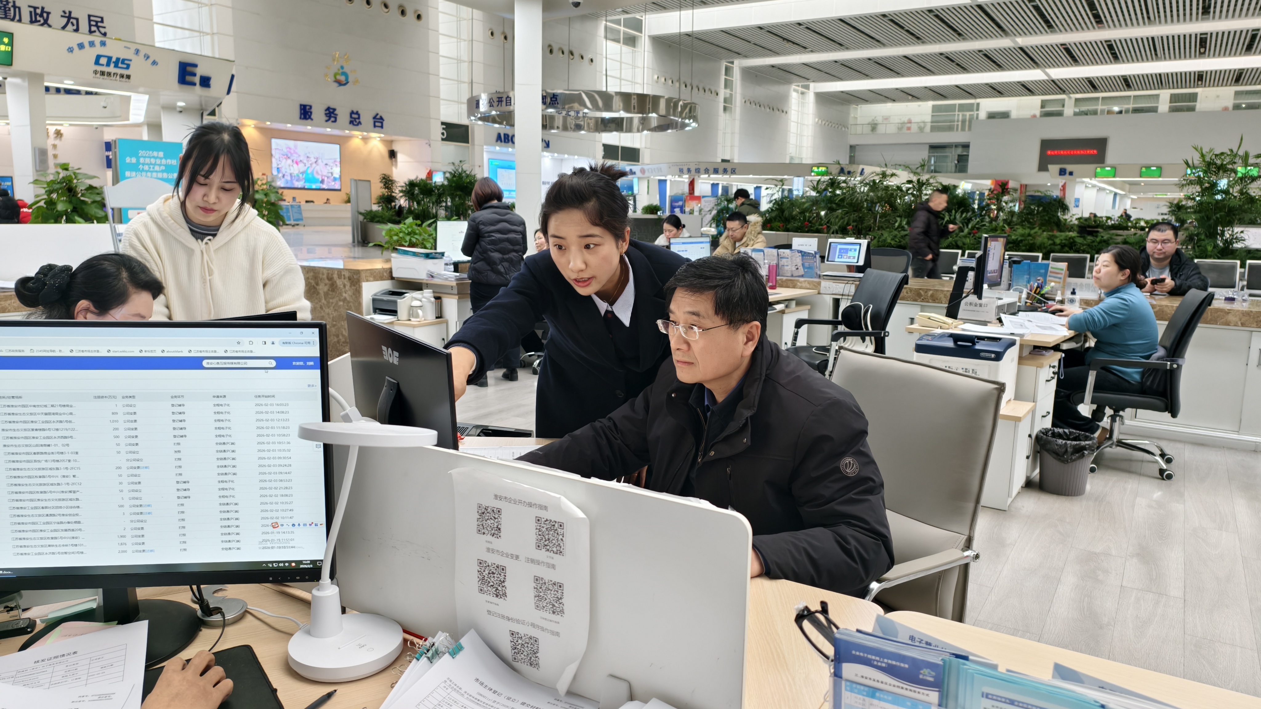 双重身份体验企业开办  “换位视角”促进政务服务...