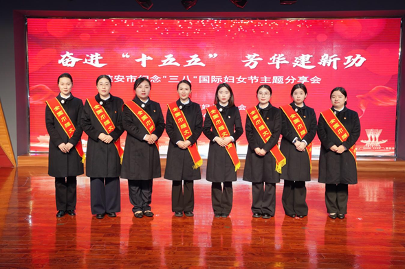 市政务服务中心服务总台荣获“全国巾帼文明岗”荣誉...