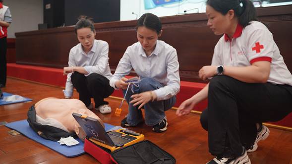 市政务服务中心组织开展急救知识与技能专题培训