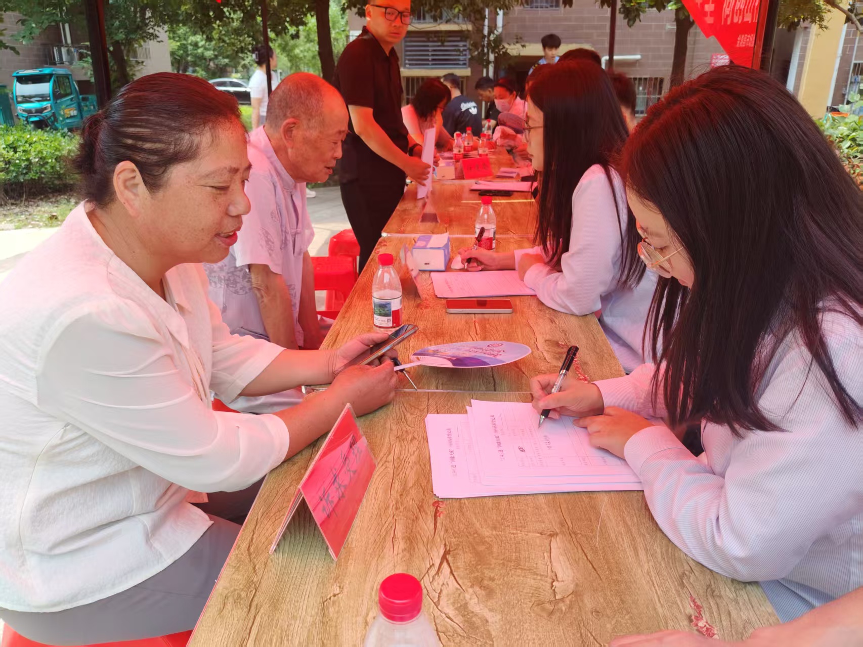 金湖县12345便民服务专场走进润康天城小区